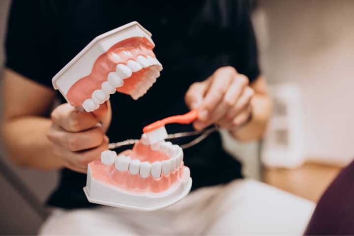 zirkonyum ve porselen kaplama diş nasıl temizlenir